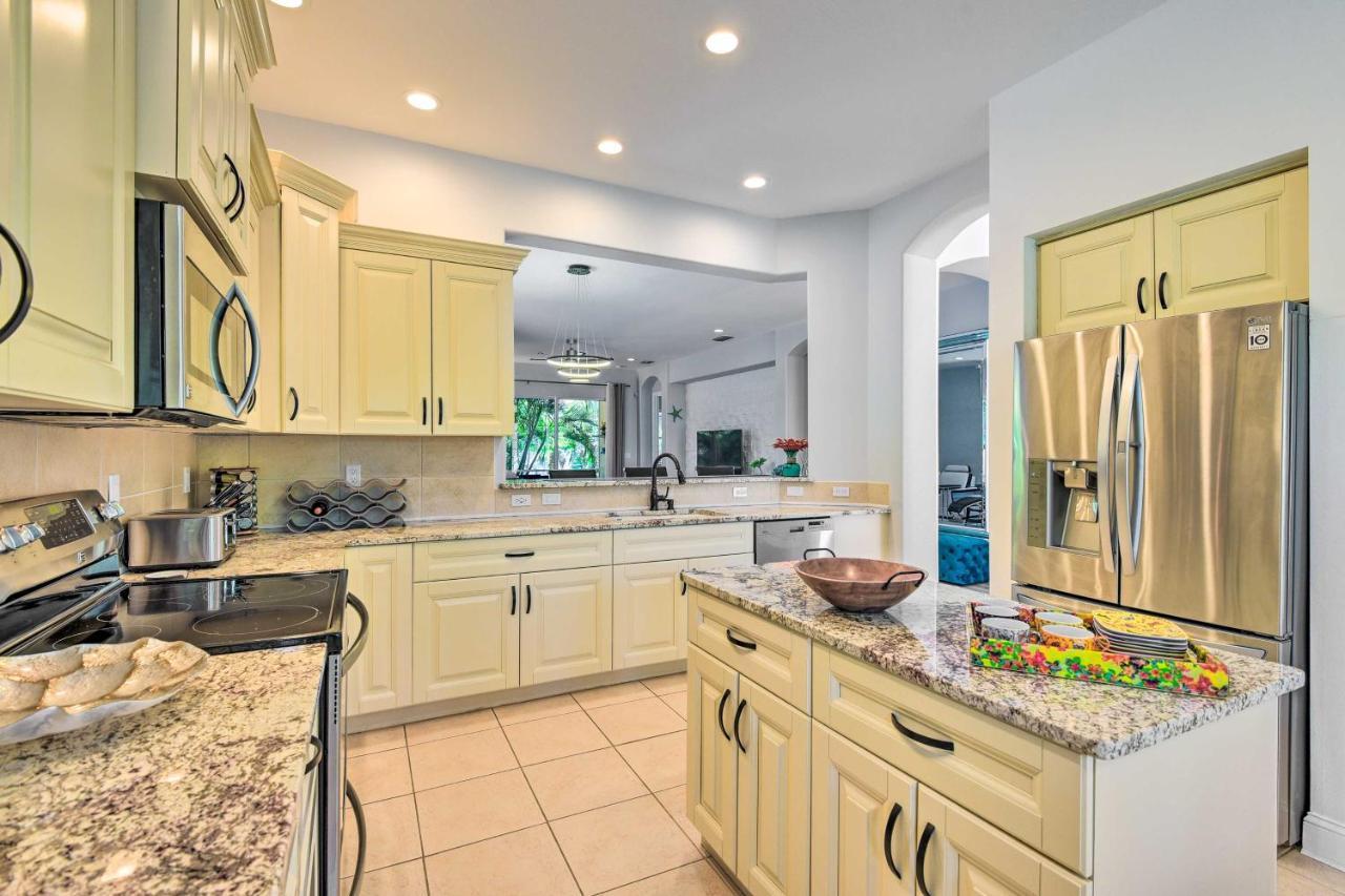 Sun-Soaked Sarasota Oasis With Pool And Hot Tub! Villa Exterior foto