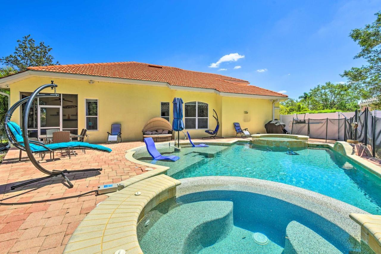 Sun-Soaked Sarasota Oasis With Pool And Hot Tub! Villa Exterior foto