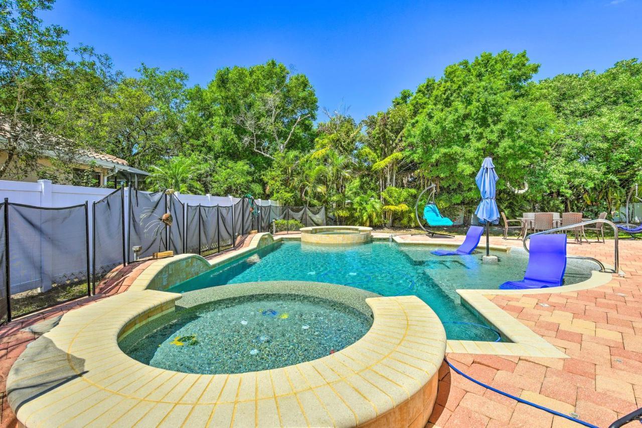 Sun-Soaked Sarasota Oasis With Pool And Hot Tub! Villa Exterior foto